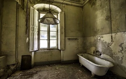 Empty bathtub photo