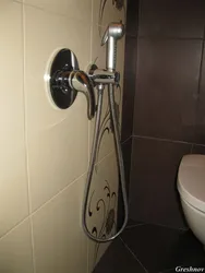 Hammom fotosuratida gigienik dush