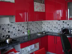 Дизайн фартука для красной кухни