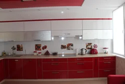 Qizil oshxona uchun backsplash dizayni