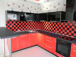 Qırmızı mətbəx üçün backsplash dizaynı