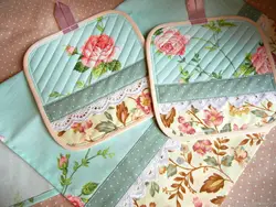 Beautiful Oven Mitts Photo