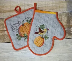 Beautiful Oven Mitts Photo