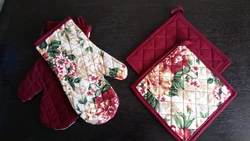 Beautiful oven mitts photo