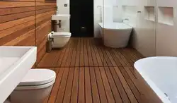 Taxta döşəmə fotoşəkili olan küvet