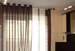 Mətbəx interyerində göz qapaqlarında tül