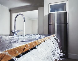 Photo of a bathtub with water in an apartment