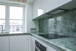 Фартук для кухни из гранита фото