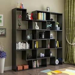 Qonaq otağındakı kitab rəfləri fotoşəkili