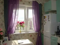 Сиреневые шторы в интерьере кухни