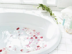 Photo in a milk bath with flowers