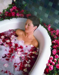 Photo in a milk bath with flowers