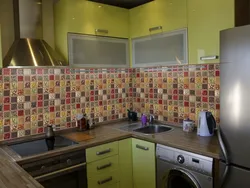 Дизайн кухни самоклеющимися панелями