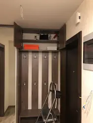 Спрятать роутер в прихожей как на стене фото