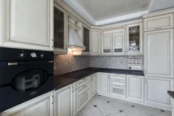 Класічныя кухні з цёмнай стальніцай фота