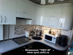 Черно белая кухня дизайн в хрущевке