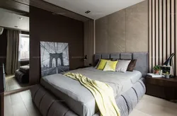 Qəhvəyi mebel ilə boz yataq otağı daxili