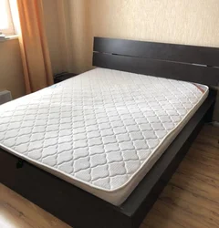 Döşək şəkli ilə ikiqat çarpayı