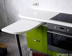 Маленькая кухня с выдвижным столом фото