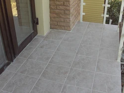 Loggia döşəmə plitələrinin fotoşəkili