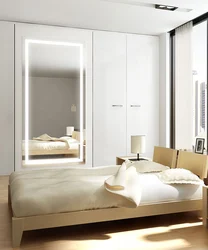 Mirror design in a small bedroom