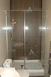 Sliding partitions for bathtub photo