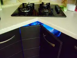 Burchak plitasi bilan oshxona dizayni