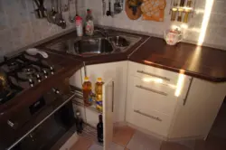 Бұрыштық плитасы бар ас үй дизайны