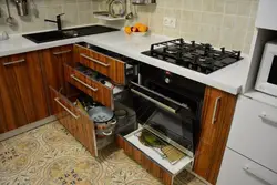 Дызайн кухні пры кутняй варачнай панэлі