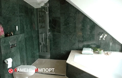 Зеленый мрамор в интерьере ванной