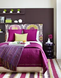 Combination of purple with other colors in the bedroom interior