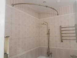 Kornişlər ilə daxili vanna otağı