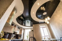 Фото комбинированных натяжных потолков для кухни