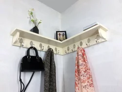Koridorda burchak osilgan devor fotosuratlari