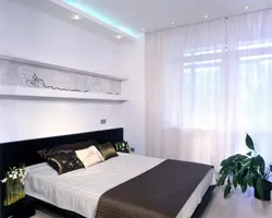 Кішкентай жатын бөлмедегі аспалы төбелердің фотосы