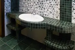 Ваннаның мозаикалық үстелінің фотосуреті