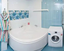 Кір жуғыш машиналары бар бұрыштық ванналардың дизайны фото