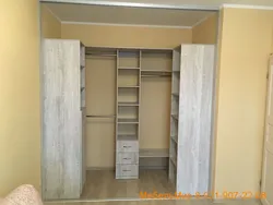 Шкаф в нише квартиры фото