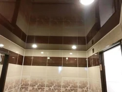Фото натяжных глянцевых потолков в ванну
