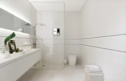 Интерьер фотодағы ваннаға арналған жылтыр плиткалар