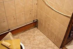 Hammom fotosuratida plitkalarni qanday yotqizish kerak