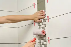 Чӣ тавр гузоштани сафолҳои дар ҳаммом акс