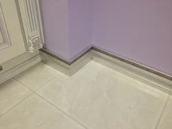 Плинтуса в ванной комнате на пол фото