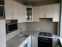 Кухня хрушчоўка дызайн з тэлевізарам