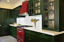 Какой цвет сочетается с изумрудным в интерьере кухни