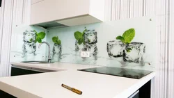 Стекло фартук в интерьере кухни