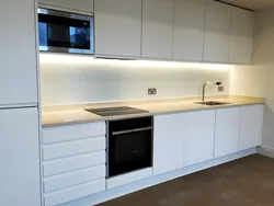 Glass apron for white kitchen photo