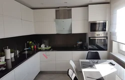Кутняя кухня ў стылі мінімалізм фота