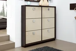 Koridordagi baland sandiq fotosurati
