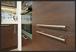 Ручки для фасадов кухни в интерьере